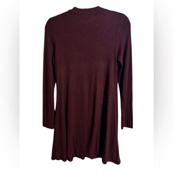 Fortune+Ivy Women’s Burgundy Keyhole Soft
Brushed Fleece Dress. Size Small - Picture 3 of 9